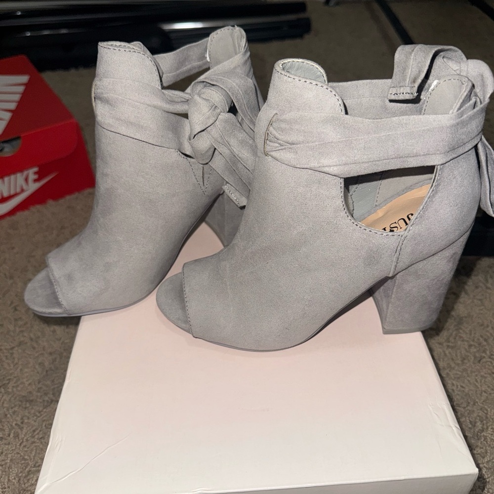 JustFab Light Gray Peep-Toe Heels